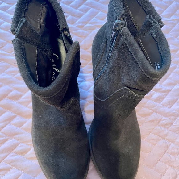 Carlos Santana Booties Dark Olive Green Wedge Heel Size 7.5 NWOT - Picture 10 of 10